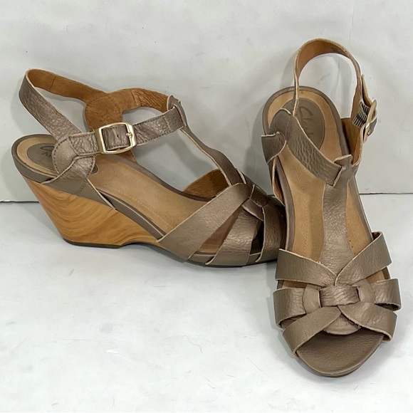 Clarks Artisan Women’s Wedge Strappy Leather Sandals - Picture 2 of 9